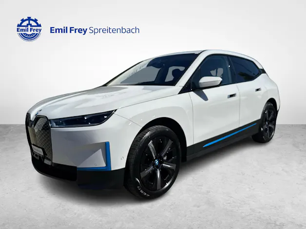 BMW iX xDrive50 / Jetzt mit attraktivem 0.99% Leasing!