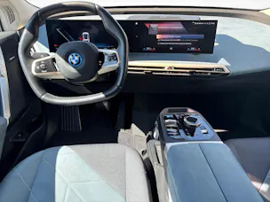 BMW iX xDrive50 / Jetzt mit attraktivem 0.99% Leasing!