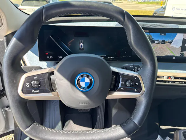 BMW iX xDrive50 / Jetzt mit attraktivem 0.99% Leasing!