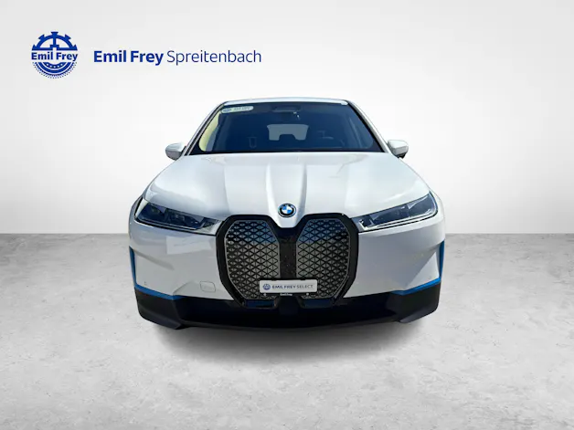 BMW iX xDrive50 / Jetzt mit attraktivem 0.99% Leasing!