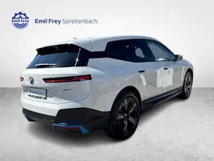 BMW iX xDrive50 / Jetzt mit attraktivem 0.99% Leasing!