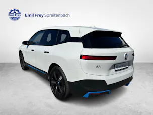 BMW iX xDrive50 / Jetzt mit attraktivem 0.99% Leasing!