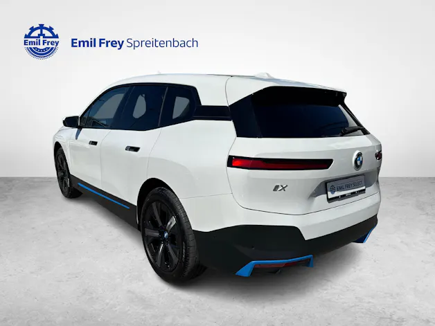 BMW iX xDrive50 / Jetzt mit attraktivem 0.99% Leasing!