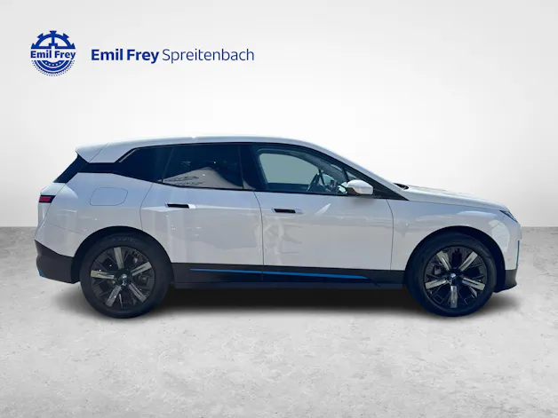 BMW iX xDrive50 / Jetzt mit attraktivem 0.99% Leasing!