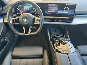 Fahrzeugbild BMW 520d xDrive paddles Touring / Jetzt mit attraktivem 1.99% Leasing