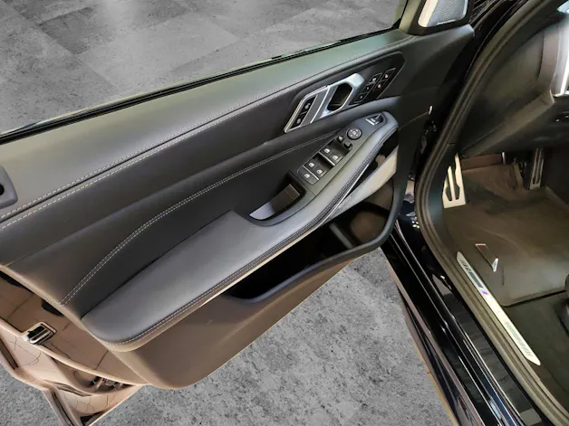 BMW X5 M50i xDrive Bowers & Wilkins Diamond Surround Sound
