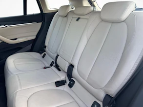 https://vehicle.imgix.net/4272504/ddf1807b-70a1-49f0-bd45-9edf4d2050cc.jpg