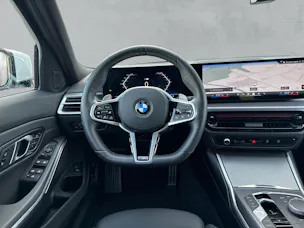 BMW 330i xDrive Touring M Sport ** Action de leasing à 1.9% ** 📍