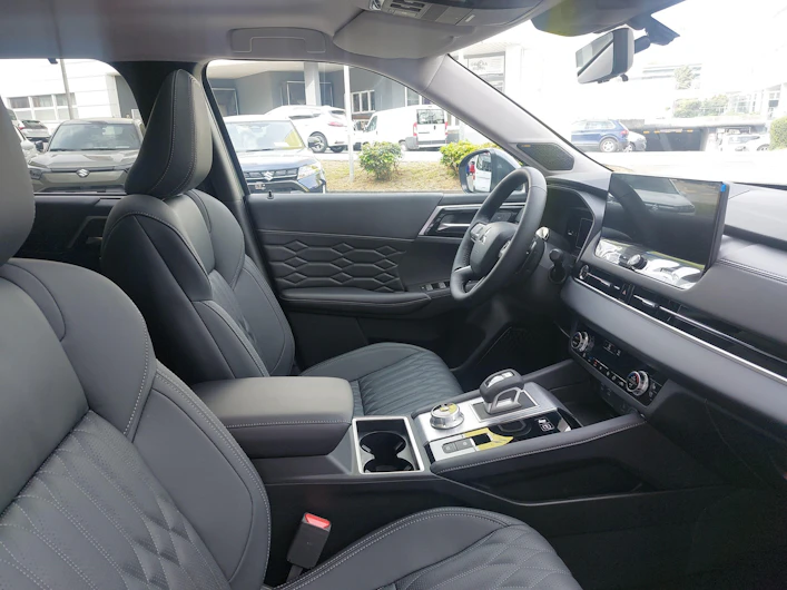 Fahrzeugbild MITSUBISHI OUTLANDER