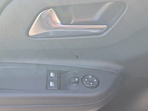 https://vehicle.imgix.net/4272624/36ce58a7-7d91-47d7-93b6-2194d107e9d7.jpg