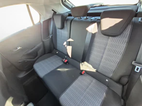 https://vehicle.imgix.net/4272624/77980643-f770-4595-a3ad-d0ce97e315a6.jpg