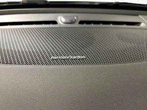 image du véhicule VOLVO XC40 2.0 B3 MH Plus Dark