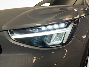 image du véhicule VOLVO XC40 2.0 B3 MH Plus Dark