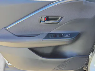 Toyota C-HR 2.0 HEV Trend 4x4 / Jetzt mit attraktivem 1.9% Leasing