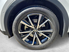 Fahrzeugbild TOYOTA C-HR 2.0 HEV Trend 4x4 / Jetzt mit attraktivem 1.9% Leasing