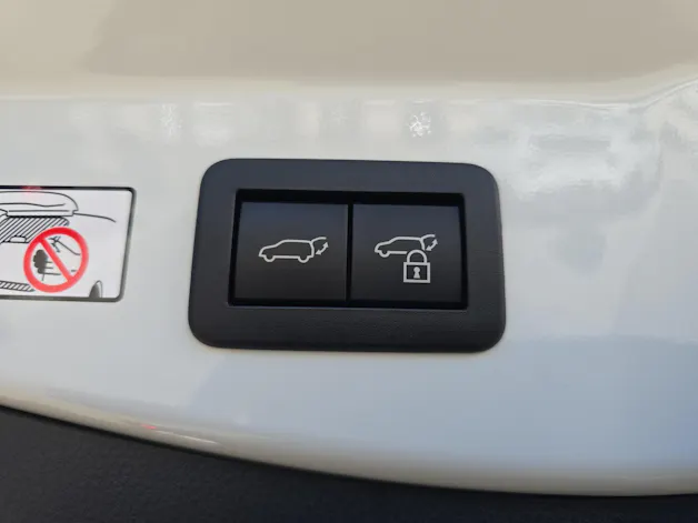 Toyota C-HR 2.0 HEV Trend 4x4 / Jetzt mit attraktivem 1.9% Leasing