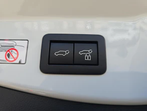 https://vehicle.imgix.net/4272651/df8c70ab-980f-4d9d-9d67-04c0ca2d9ffe.jpg