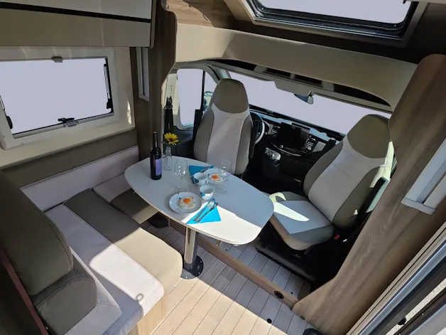 Ford Transit Roller Team Kronosfit 281 TL mit Hubbett, sehr gut Ausgestattet