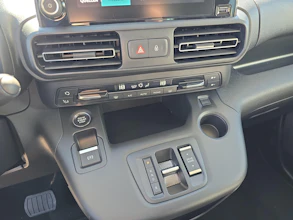 https://vehicle.imgix.net/4272822/200584e6-11bc-4ca7-816b-787100bef273.jpg