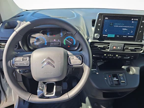 https://vehicle.imgix.net/4272822/2bfde619-96f2-4415-bf39-86cc01f6bde3.jpg