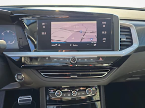 https://vehicle.imgix.net/4272854/ed544b48-e46e-48b5-8d88-ad8205d457ee.jpg