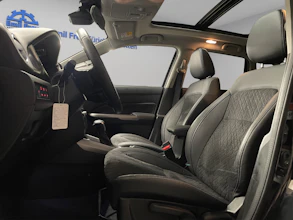 https://vehicle.imgix.net/4272945/edc15644-70a3-4789-8f00-fa20acc9751c.jpg