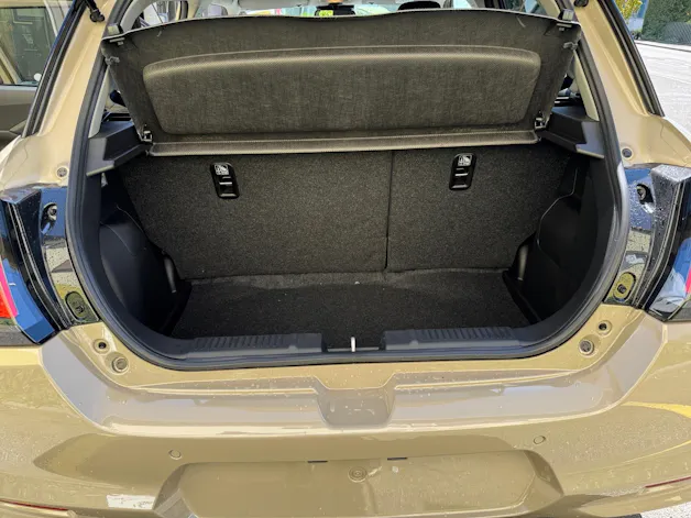 Suzuki Swift 1.2 Sakura Top Hybrid