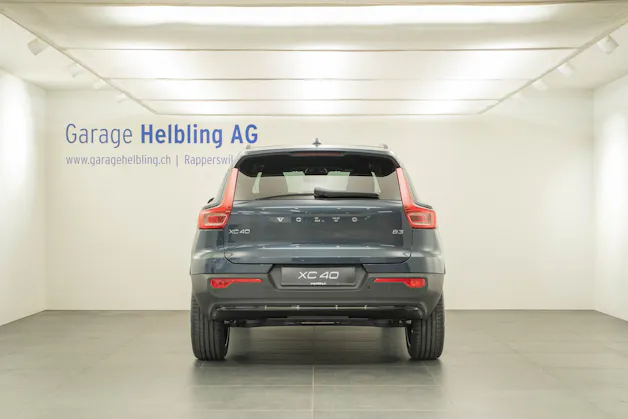 Volvo XC40 2.0 B3 MH Plus Dark