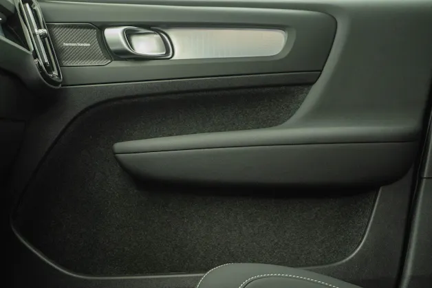 Volvo XC40 2.0 B3 MH Plus Dark