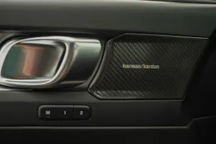 Volvo XC40 2.0 B3 MH Plus Dark