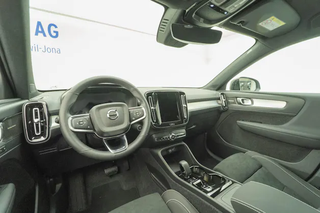 Volvo XC40 2.0 B3 MH Plus Dark