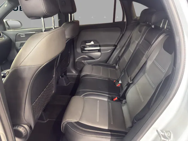 Mercedes-Benz GLA 250 4M - AMG / 360 Grad Kamera / Standheizung / AHK