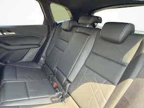 https://vehicle.imgix.net/4274109/d644e81a-69a6-4ec6-a436-9f250b669f86.jpg