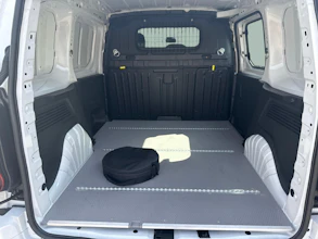 https://vehicle.imgix.net/4274110/7154a6f9-0cb6-4e15-9056-1fff5b6a7f98.jpg