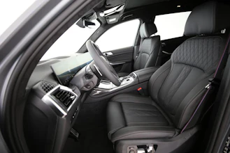 https://vehicle.imgix.net/4274131/17f453c0-0da5-4ecd-ae5d-6907619aaa6f.jpg