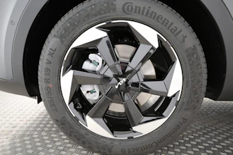 https://vehicle.imgix.net/4274267/6859a4ee-b9a1-4554-b2c9-080a3c1436a3.jpg
