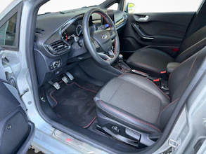 https://vehicle.imgix.net/4274318/3c3241ca-cdf5-4ca5-a24d-1a2a59a19325.jpg