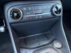https://vehicle.imgix.net/4274318/b82ded71-c071-4d92-85e2-390f1ad0056a.jpg