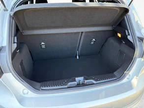 https://vehicle.imgix.net/4274318/dc09fa1c-af5f-424b-bc7d-feb7cba633a6.jpg