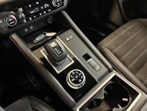 https://vehicle.imgix.net/4274474/ad42d493-d0ab-4993-8e31-a56a04cab7d4.jpg