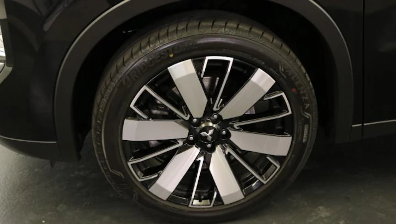 immagine del veicolo MITSUBISHI OUTLANDER