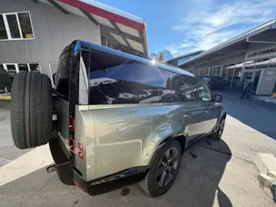 Land Rover Defender 130 3.0 D I6 300 X-Dynamic HSE