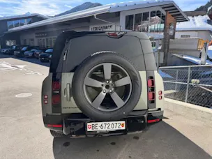 Land Rover Defender 130 3.0 D I6 300 X-Dynamic HSE