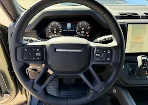 Land Rover Defender 130 3.0 D I6 300 X-Dynamic HSE