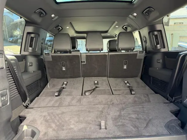 Land Rover Defender 130 3.0 D I6 300 X-Dynamic HSE