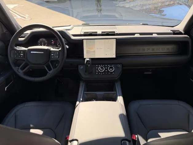 Land Rover Defender 130 3.0 D I6 300 X-Dynamic HSE