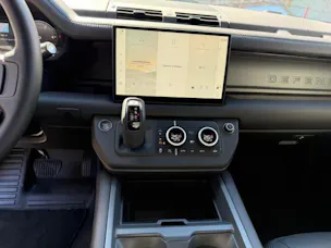 Land Rover Defender 130 3.0 D I6 300 X-Dynamic HSE