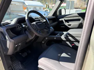 Land Rover Defender 130 3.0 D I6 300 X-Dynamic HSE