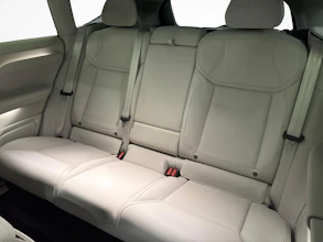 https://vehicle.imgix.net/4274587/ae65e619-f388-4107-8200-716fb50c4cf8.jpg