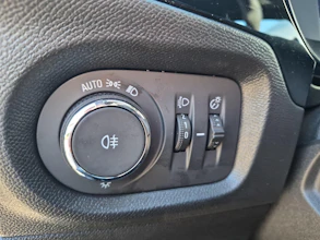 https://vehicle.imgix.net/4274596/297c4d60-25ee-4ebd-846f-86cf30bb575f.jpg